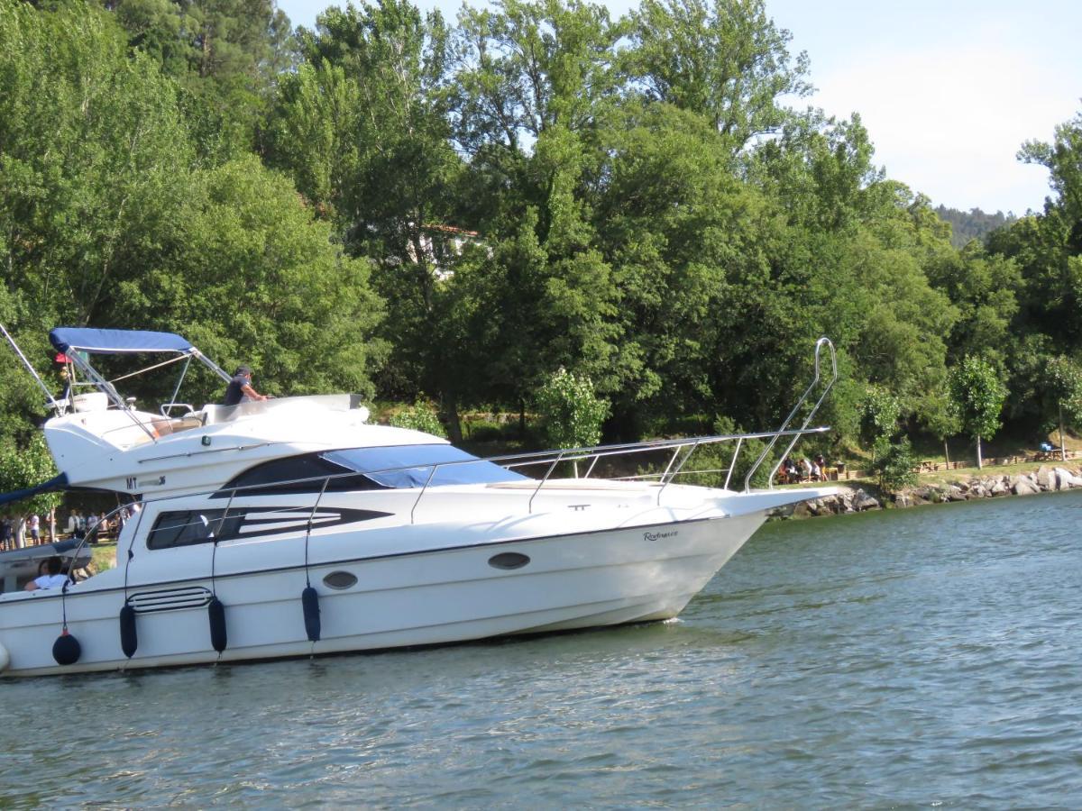 Aquadouro Yacht Radames - Sleep Boat Experience Hotel กัสเตโล เด ไปวา ภายนอก รูปภาพ