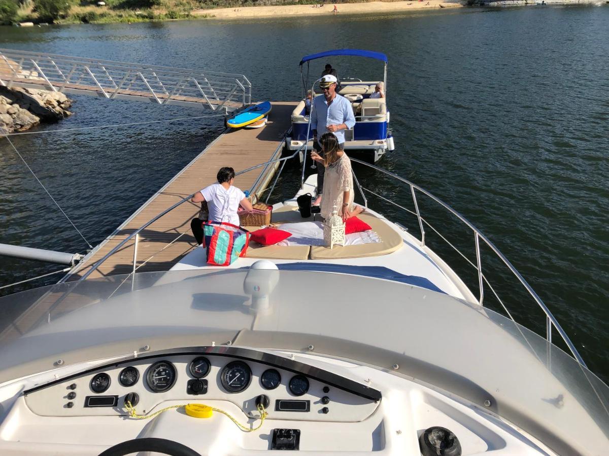 Aquadouro Yacht Radames - Sleep Boat Experience Hotel กัสเตโล เด ไปวา ภายนอก รูปภาพ