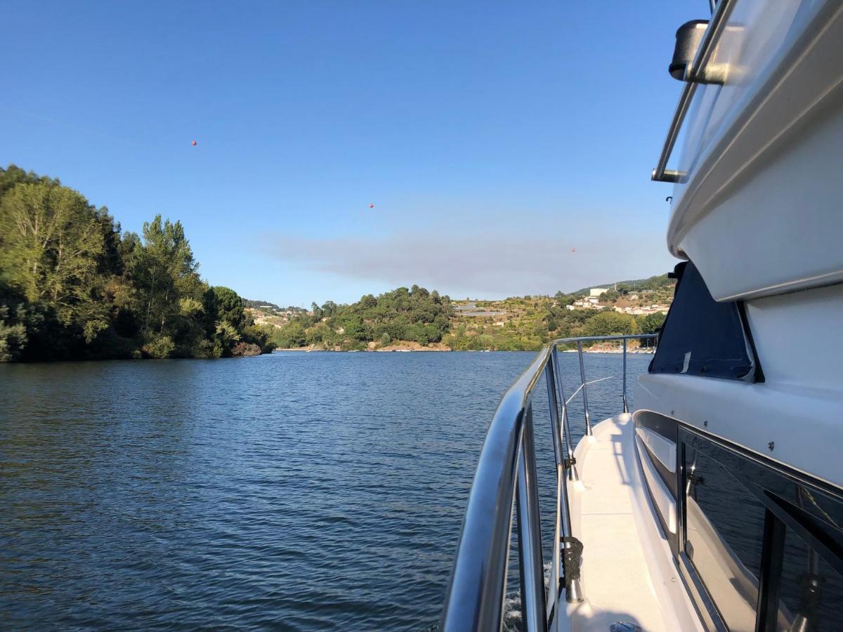 Aquadouro Yacht Radames - Sleep Boat Experience Hotel กัสเตโล เด ไปวา ภายนอก รูปภาพ
