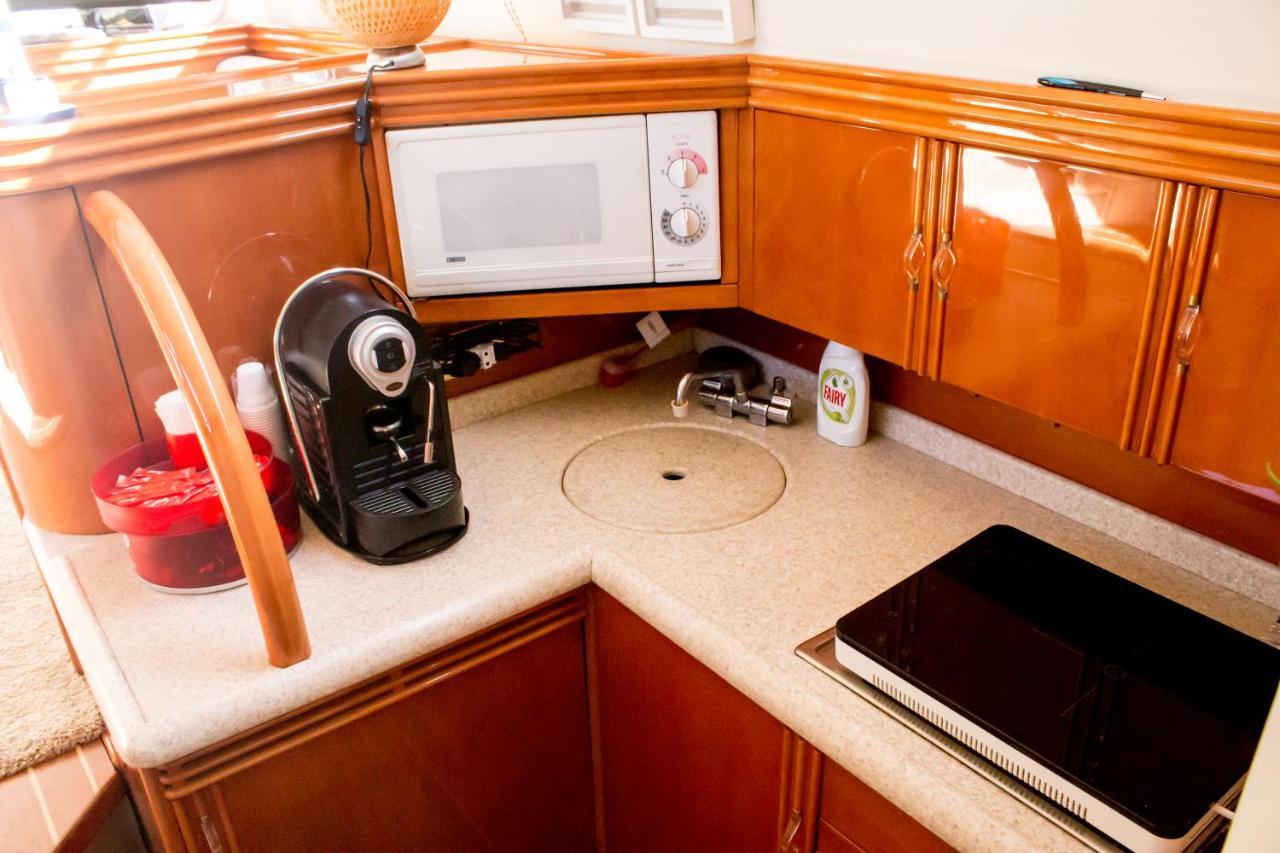 Aquadouro Yacht Radames - Sleep Boat Experience Hotel กัสเตโล เด ไปวา ภายนอก รูปภาพ