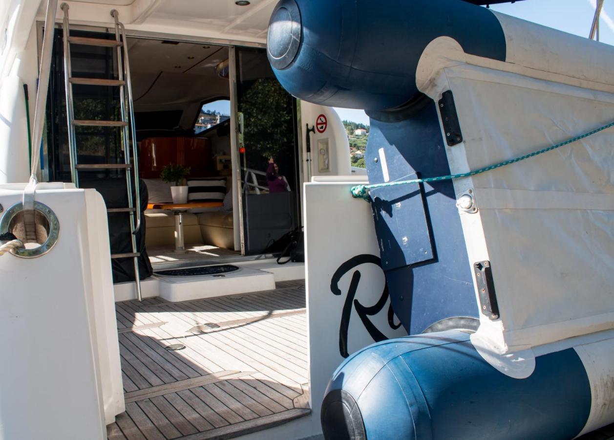 Aquadouro Yacht Radames - Sleep Boat Experience Hotel กัสเตโล เด ไปวา ภายนอก รูปภาพ