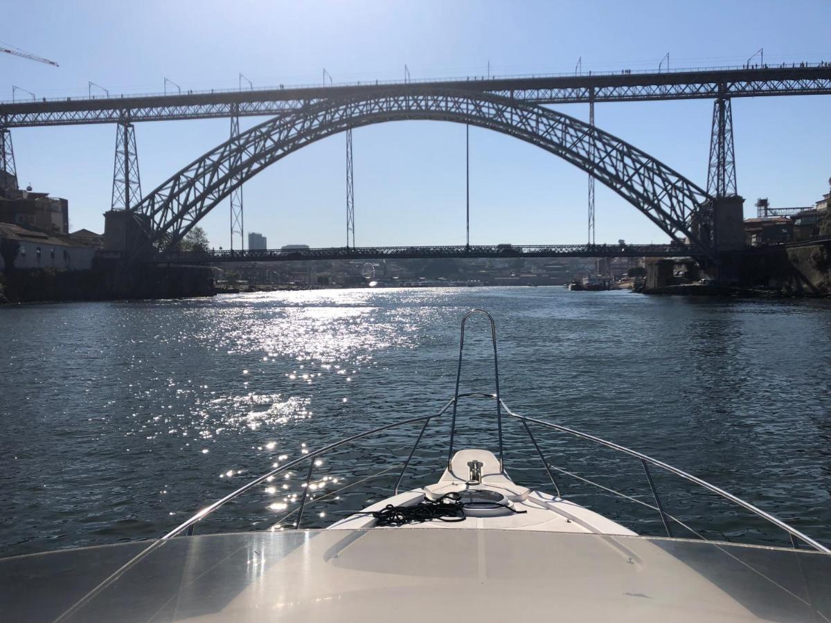 Aquadouro Yacht Radames - Sleep Boat Experience Hotel กัสเตโล เด ไปวา ภายนอก รูปภาพ