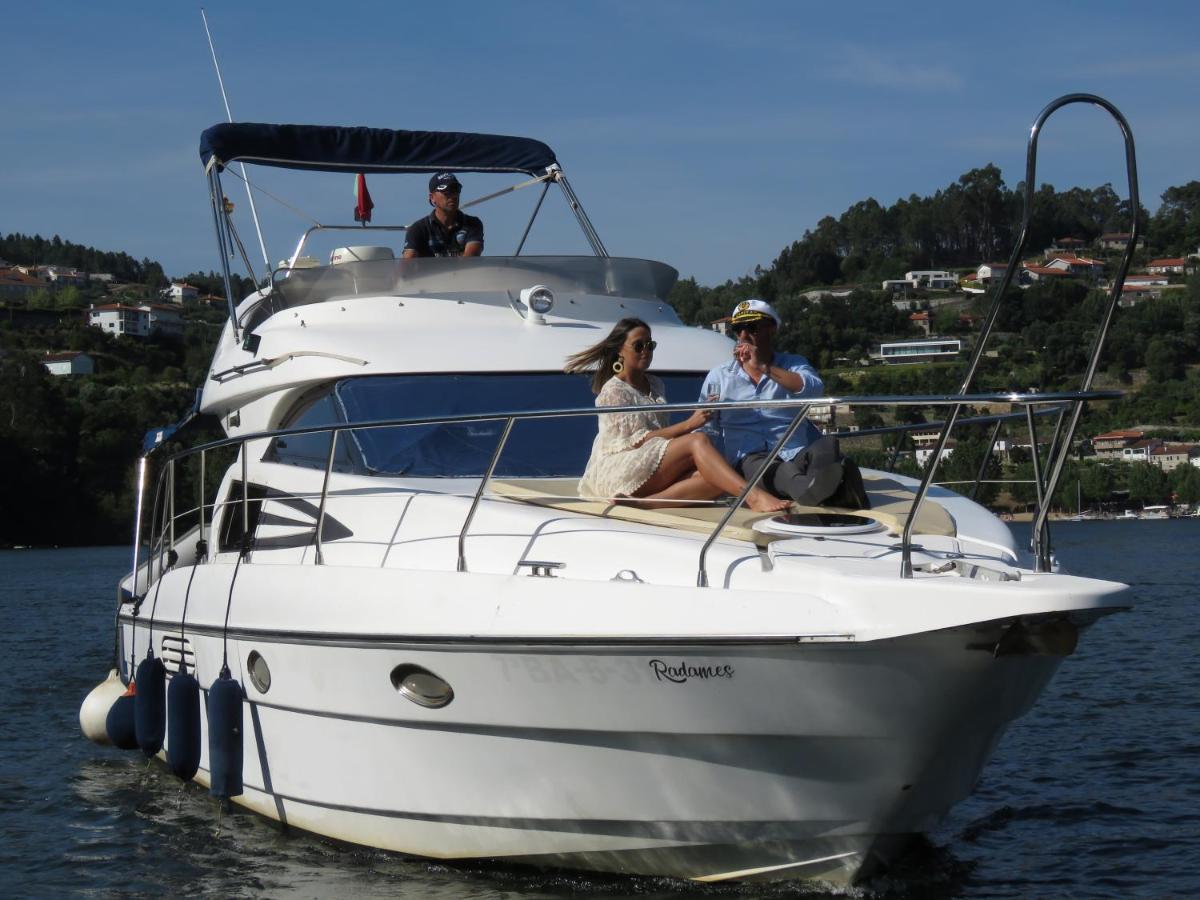 Aquadouro Yacht Radames - Sleep Boat Experience Hotel กัสเตโล เด ไปวา ภายนอก รูปภาพ