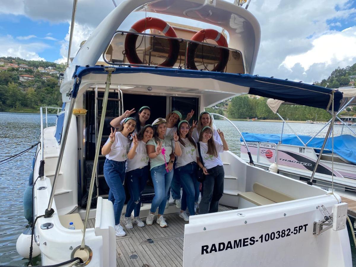 Aquadouro Yacht Radames - Sleep Boat Experience Hotel กัสเตโล เด ไปวา ภายนอก รูปภาพ