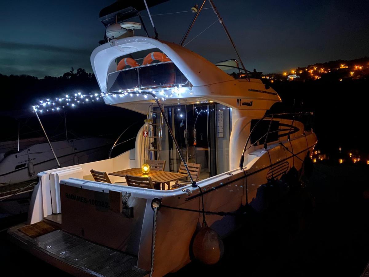 Aquadouro Yacht Radames - Sleep Boat Experience Hotel กัสเตโล เด ไปวา ภายนอก รูปภาพ