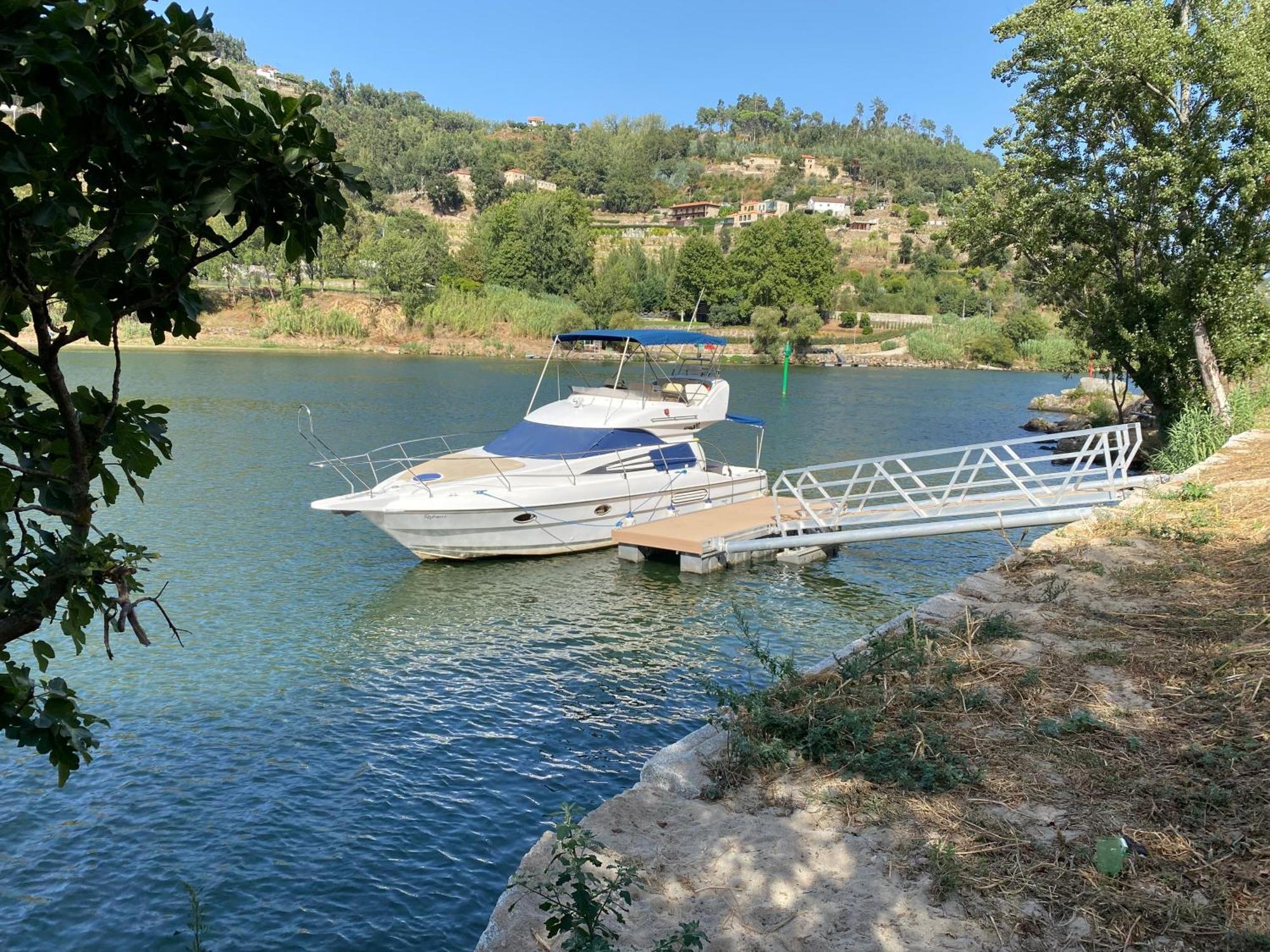 Aquadouro Yacht Radames - Sleep Boat Experience Hotel กัสเตโล เด ไปวา ภายนอก รูปภาพ